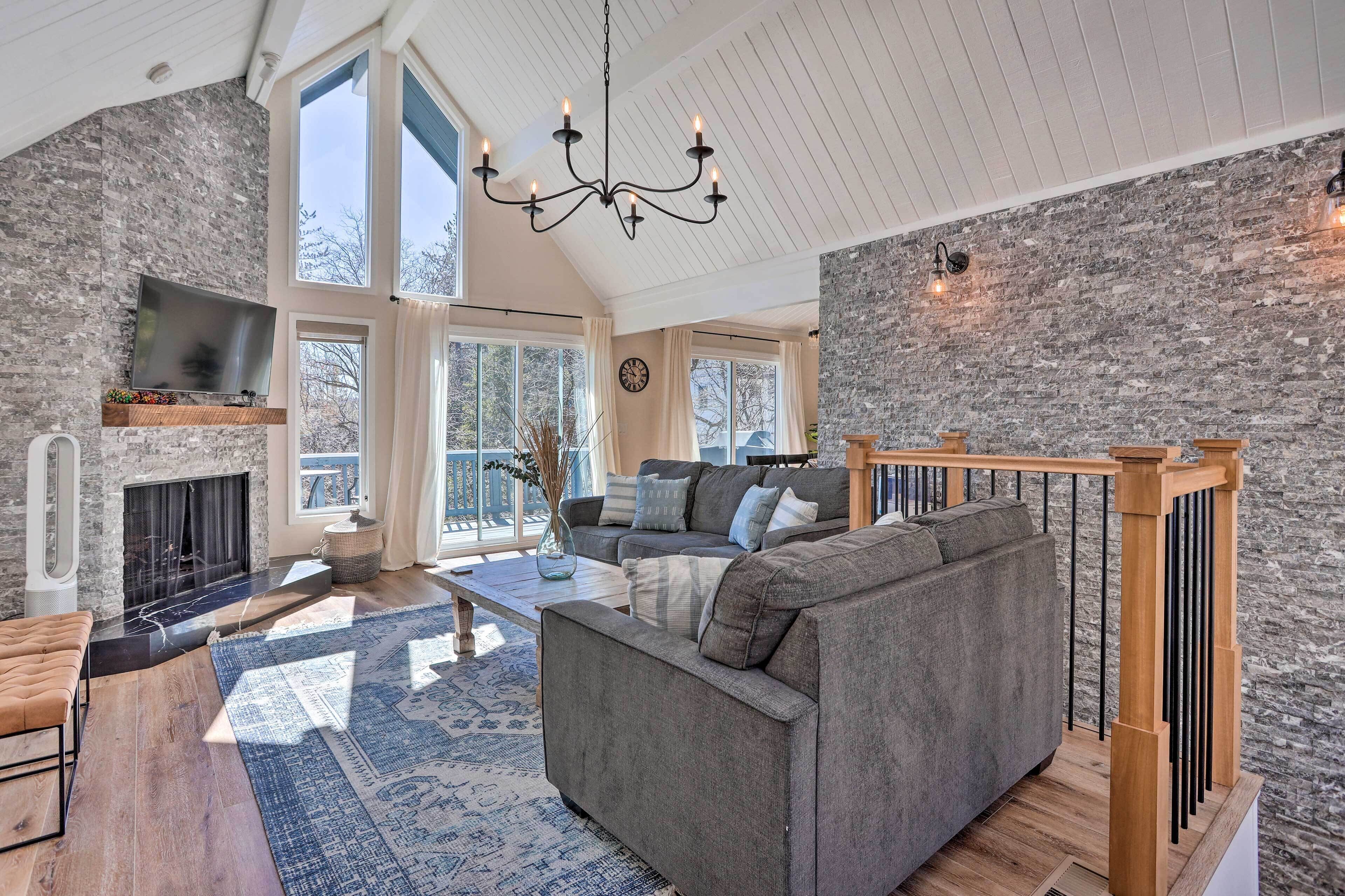 Stunning Lake Arrowhead Cabin w/ Lake Views!