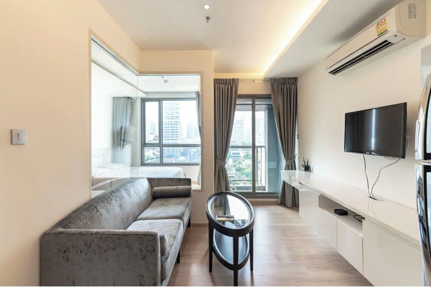 Smart TV, Netflix, streaming services, computer monitors