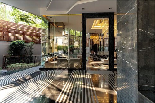 Luxury condo, Rooftop Pool, EMQUARTIER  bts, Free Airport pick up