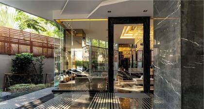 Luxury condo, Rooftop Pool, EMQUARTIER bts, Free Airport pick up