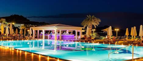 Indoor pool, seasonal outdoor pool