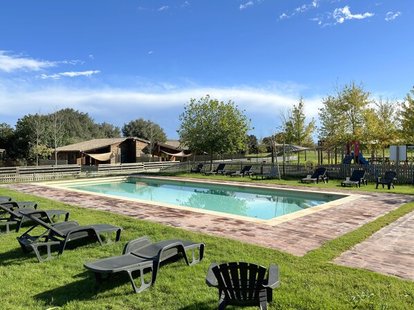 خيمة بتجهيزات أساسية | إطلالة الغرفة