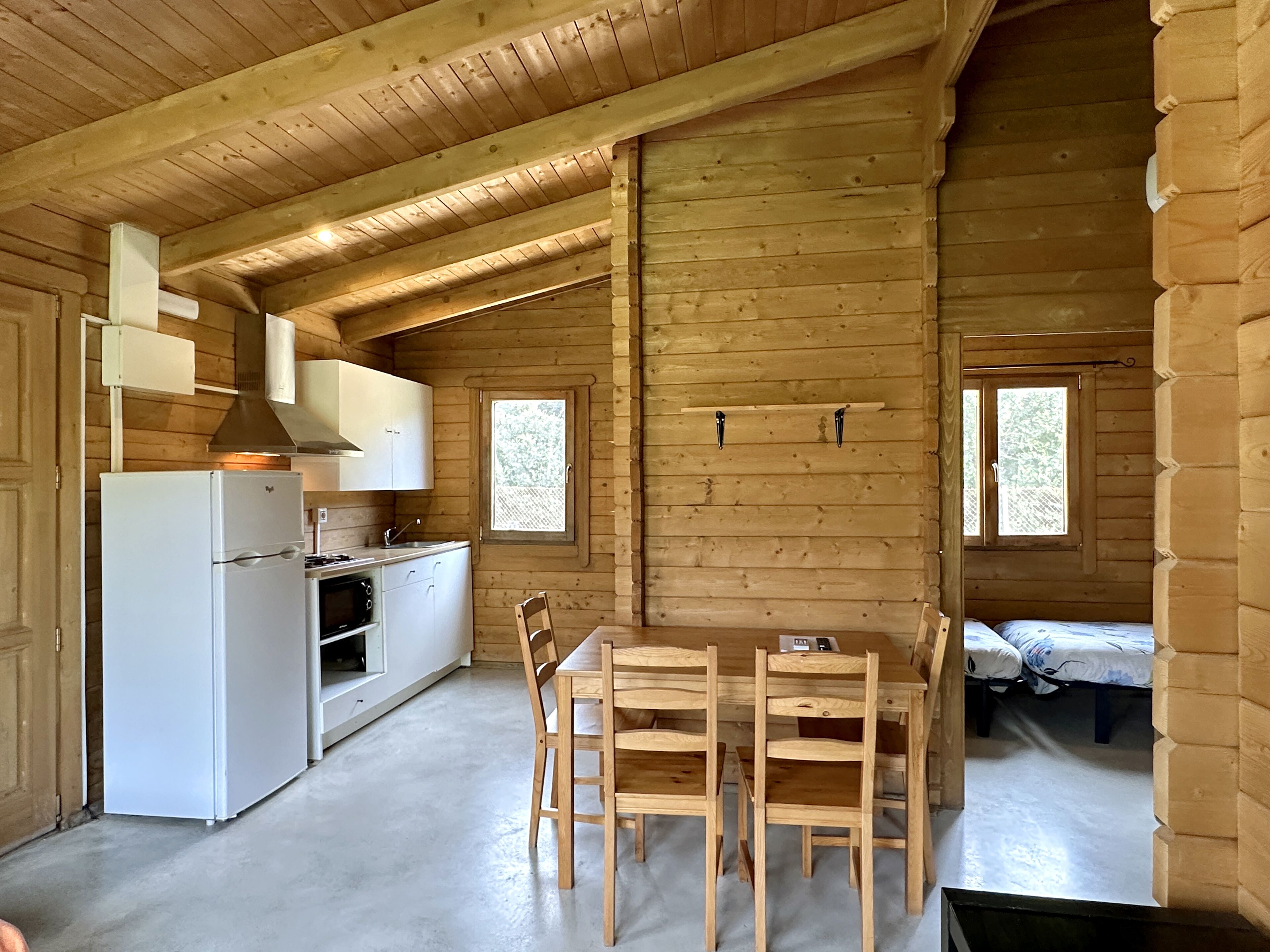 Bungalow estándar | Área de sala de estar | Tenis de mesa 