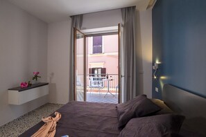 2 bedrooms, in-room safe, soundproofing, travel cot - Neva-Elegant Suite with Balcony in Massa Lubrense center 10 minutes from Sorrento (Massa Lubrense)