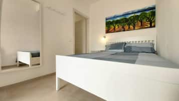 2 Schlafzimmer, Schreibtisch, Bügeleisen/Bügelbrett, kostenloses WLAN