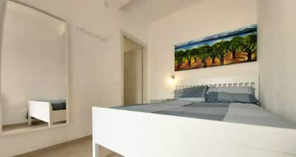 In the relaxation of the nearby green way 5 minutes from upper town and 6km from the airport