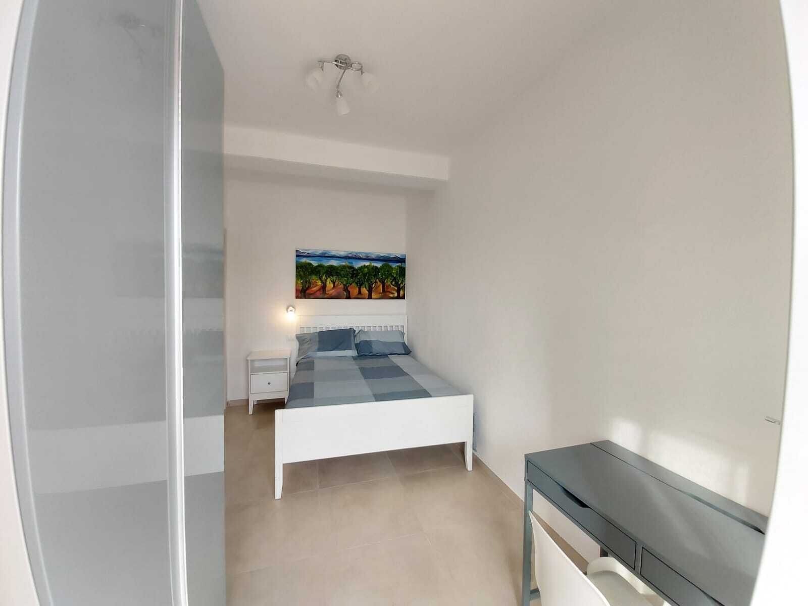 In the relaxation of the nearby green way, 5 minutes from the upper city and 6km from the airport