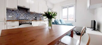 In the relaxation of the nearby green way 5 minutes from upper town and 6km from the airport