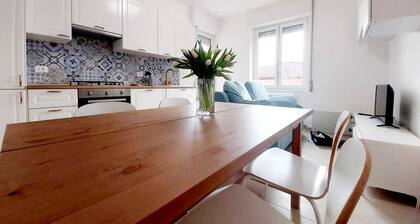 In the relaxation of the nearby green way 5 minutes from upper town and 6km from the airport