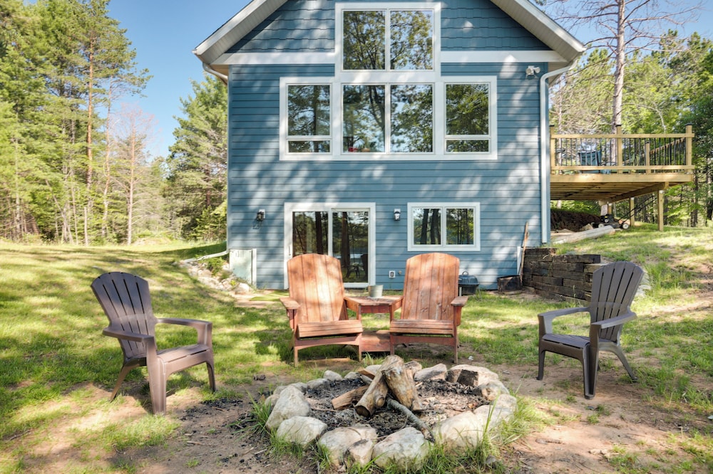 Cozy Northwoods Cabin w/ Private Lake Access