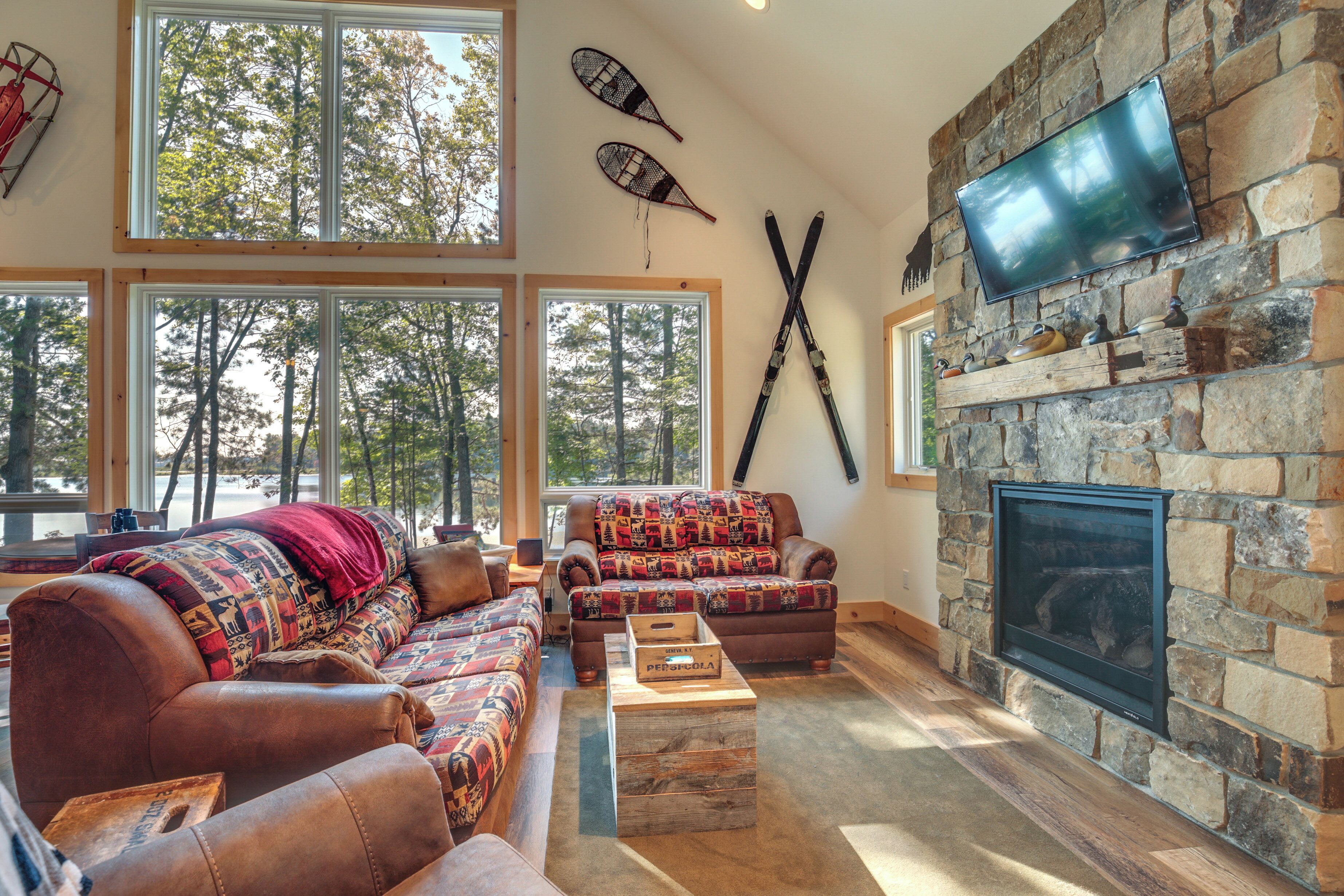 Cozy Northwoods Cabin w/ Private Lake Access