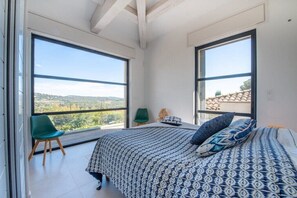 4 quartos, ferros/tábuas de passar roupa, Wi-Fi de cortesia
