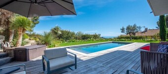 Magnificent villa with breathtaking views of the sea and vineyards, a little paradise