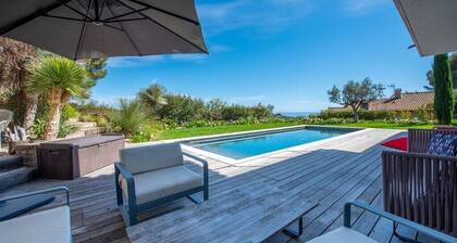Magnificent villa with breathtaking views of the sea and vineyards, a little paradise