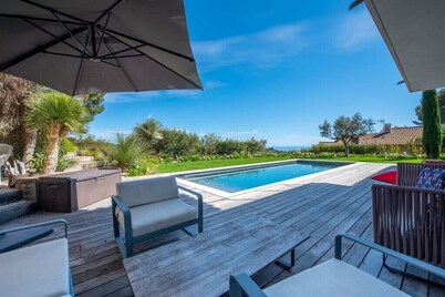 Magnificent villa with breathtaking views of the sea and vineyards, a little paradise