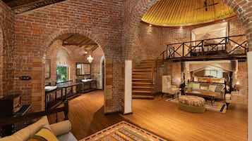 Villa, Multiple Beds (Brick) | Premium bedding, memory-foam beds, individually decorated