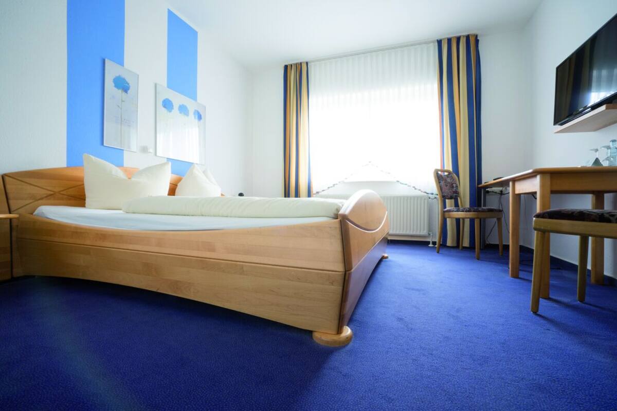 Doppelzimmer | Schreibtisch, laptopgeeigneter Arbeitsplatz, kostenloses WLAN