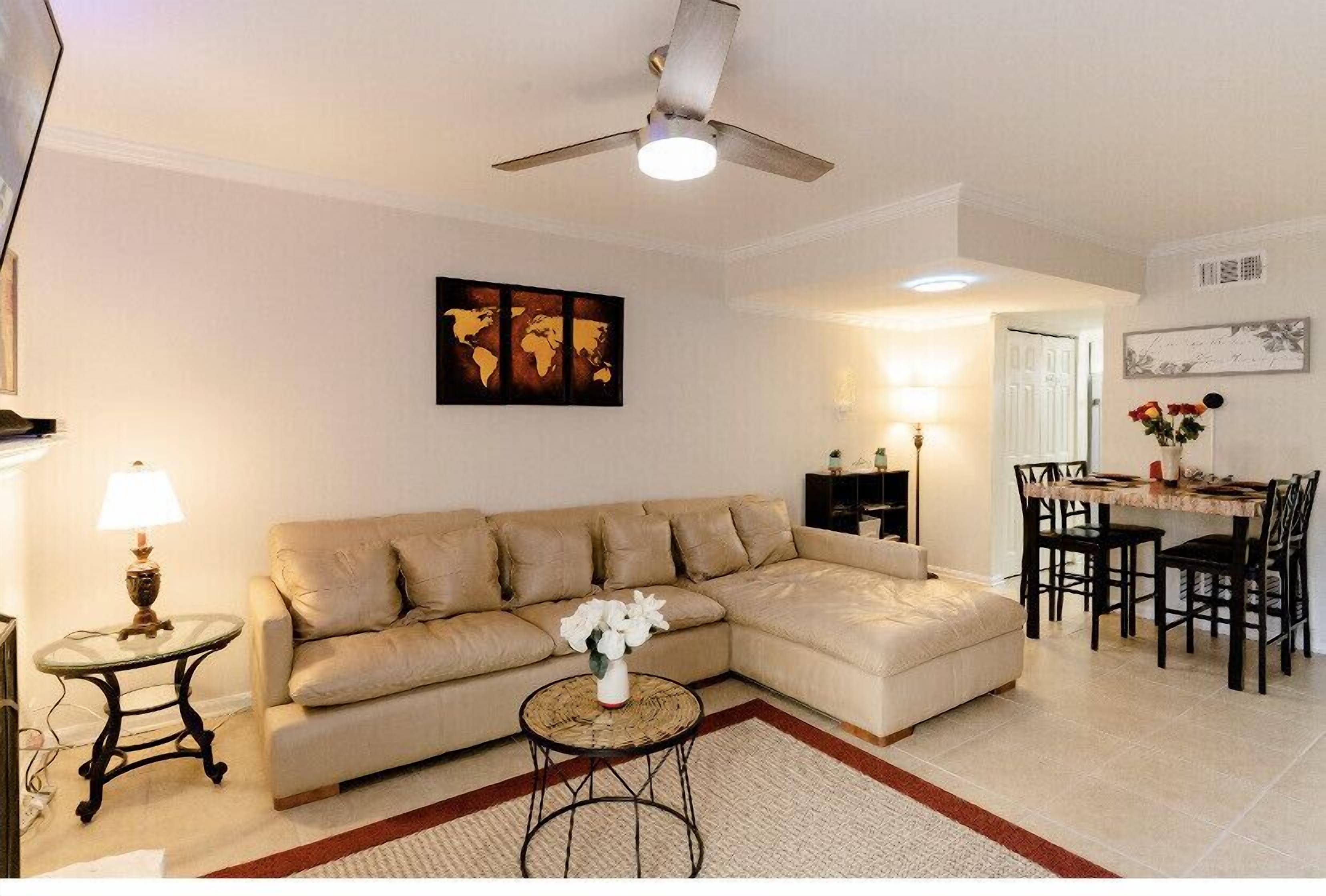 Cozy 2 Bedroom Family Retreat with Arcade, Waffle Bar & Firepit for the Holidays