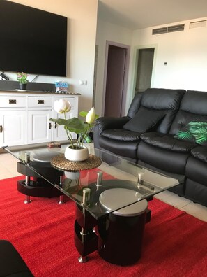 Living area - FABULOUS APARTMENT FACING THE MARINA (Fuengirola)