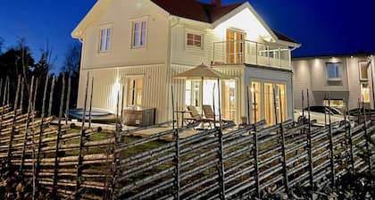 Neue See-Villa 135qm am Vänernsee mit idyllischem Hafenflair + Naturschutzgebiet