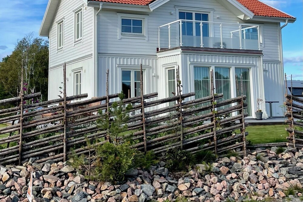 HafenVilla 135sqm at Lake Vänern with harbor & nature reserve inc. AluCandadier