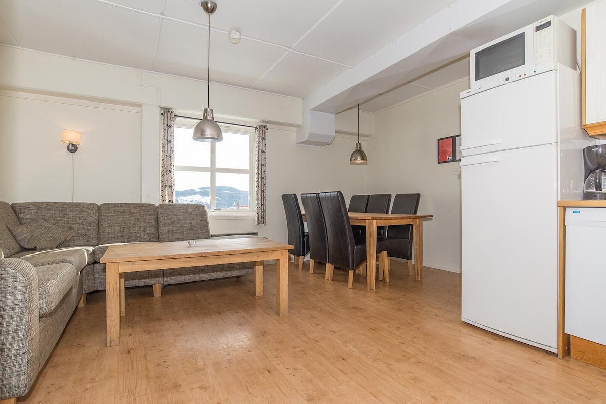 Skitorget 6 sengs leilighet Nr. 3 | 2 slaapkamers, reisbedje, gratis wifi