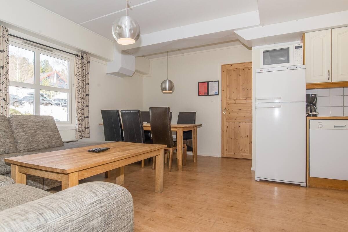Skitorget 6 sengs leilighet Nr. 2 | Travel cot, free WiFi