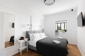 2 bedrooms, desk, free WiFi, bed sheets - A Modern and Homely 2BD Apartment in TLV (Tel Aviv)
