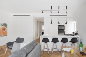 Private kitchen - A Modern and Homely 2BD Apartment in TLV (Tel Aviv)