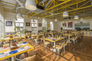 Restaurant - Bedzzz Varanasi by Leisure Hotels (Varanasi)