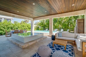 Een verwarmd zwembad