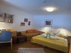 2 bedrooms, desk, free WiFi
