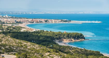 House with private pool, close to the beach and Barcelona (pet friendly)