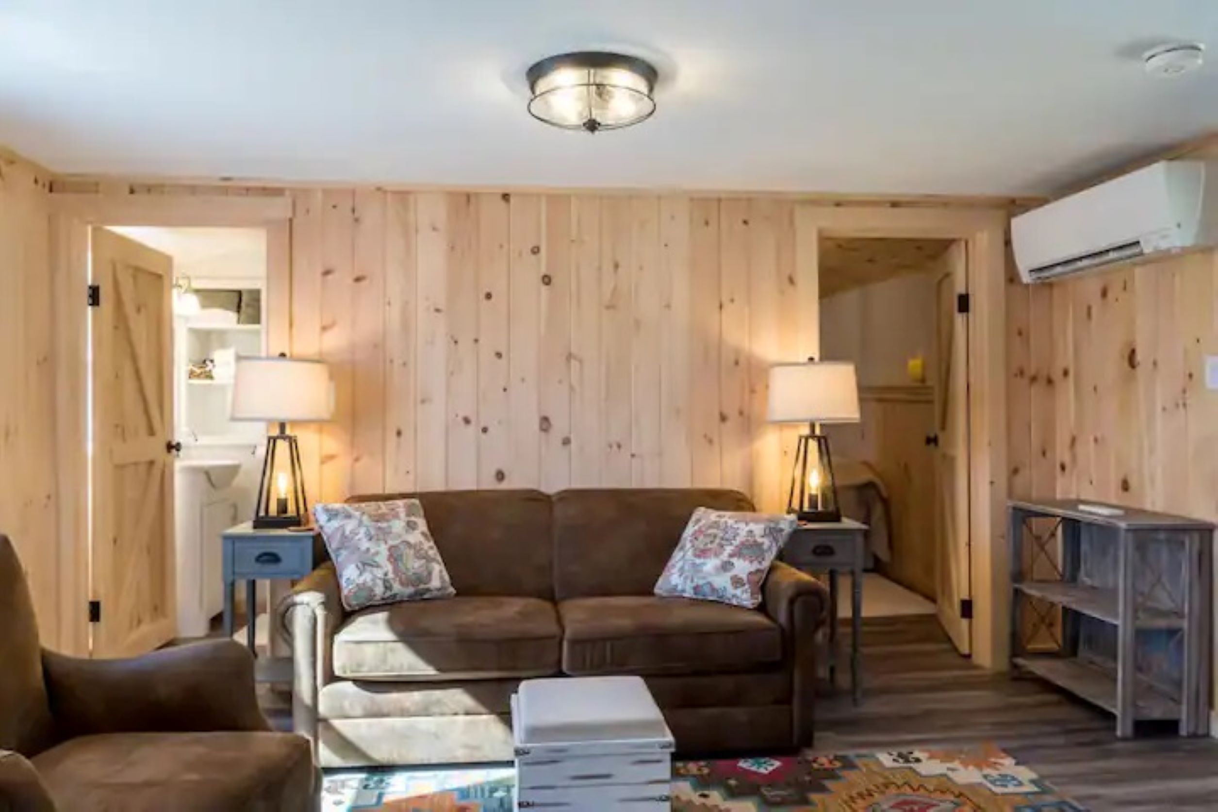 Cozy Cottage in the heart of Freeport - 5 minute walk to outlets