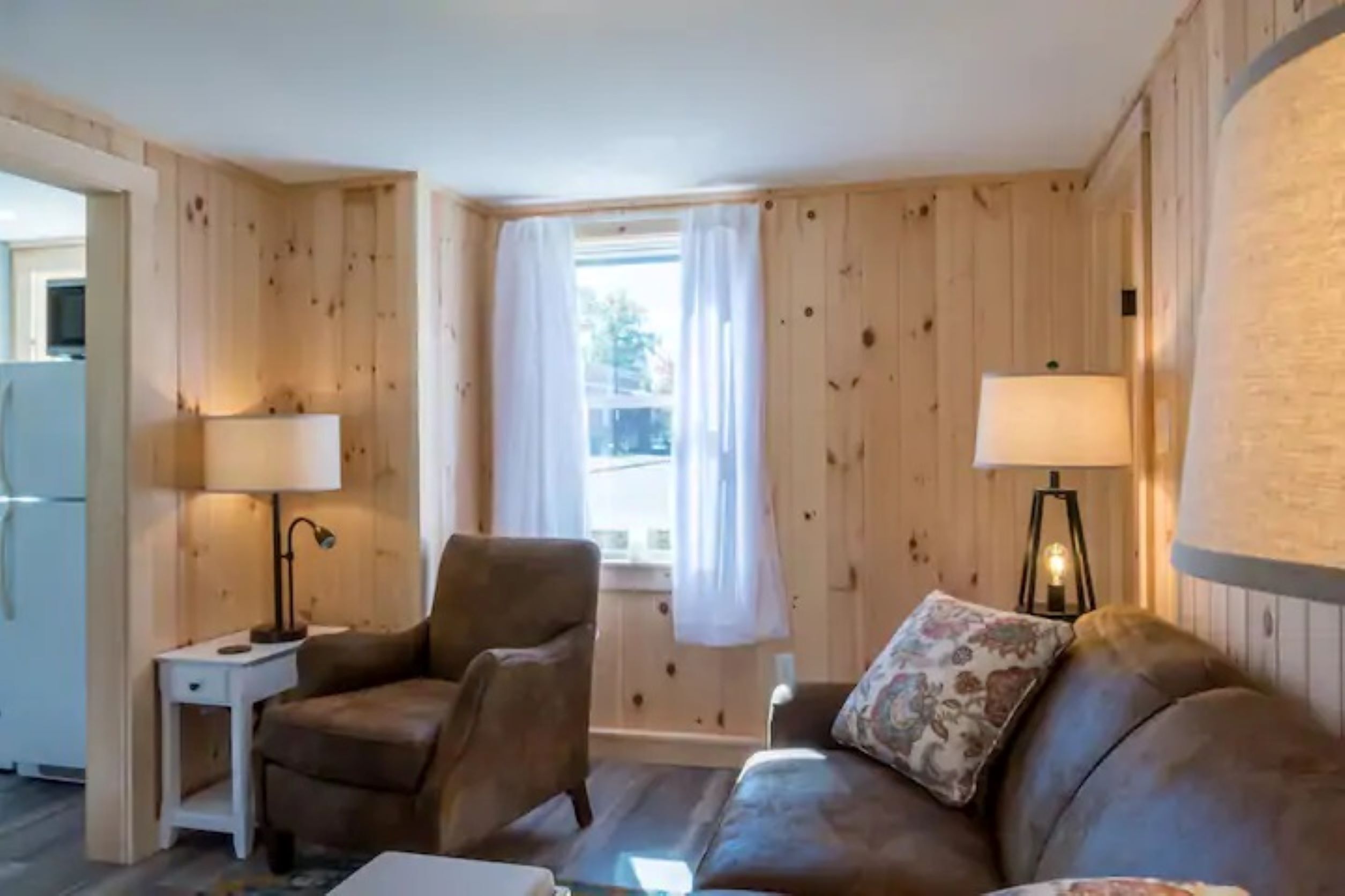 Cozy Cottage in the heart of Freeport - 5 minute walk to outlets