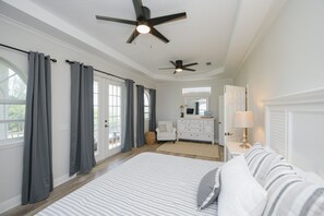 4 bedrooms, iron/ironing board, WiFi, bed sheets