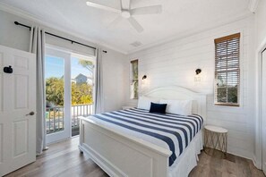 4 bedrooms, free WiFi, bed sheets - Mango Bay – Luxury Island Home w/ Heated Pool, Spa & Walk To Beach (Holmes Beach)