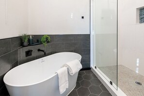 Bathtub, towels - Mango Bay – Luxury Island Home w/ Heated Pool, Spa & Walk To Beach (Holmes Beach)