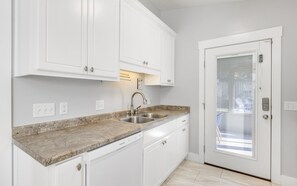 Interior - Point Three + Pool, Bikes, Nearby Beach & Sunroom (Panama City Beach)