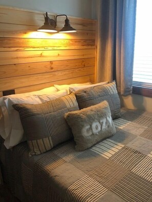 Iron/ironing board, internet, bed sheets