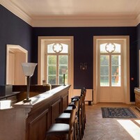 Bar (trong khuôn viên)