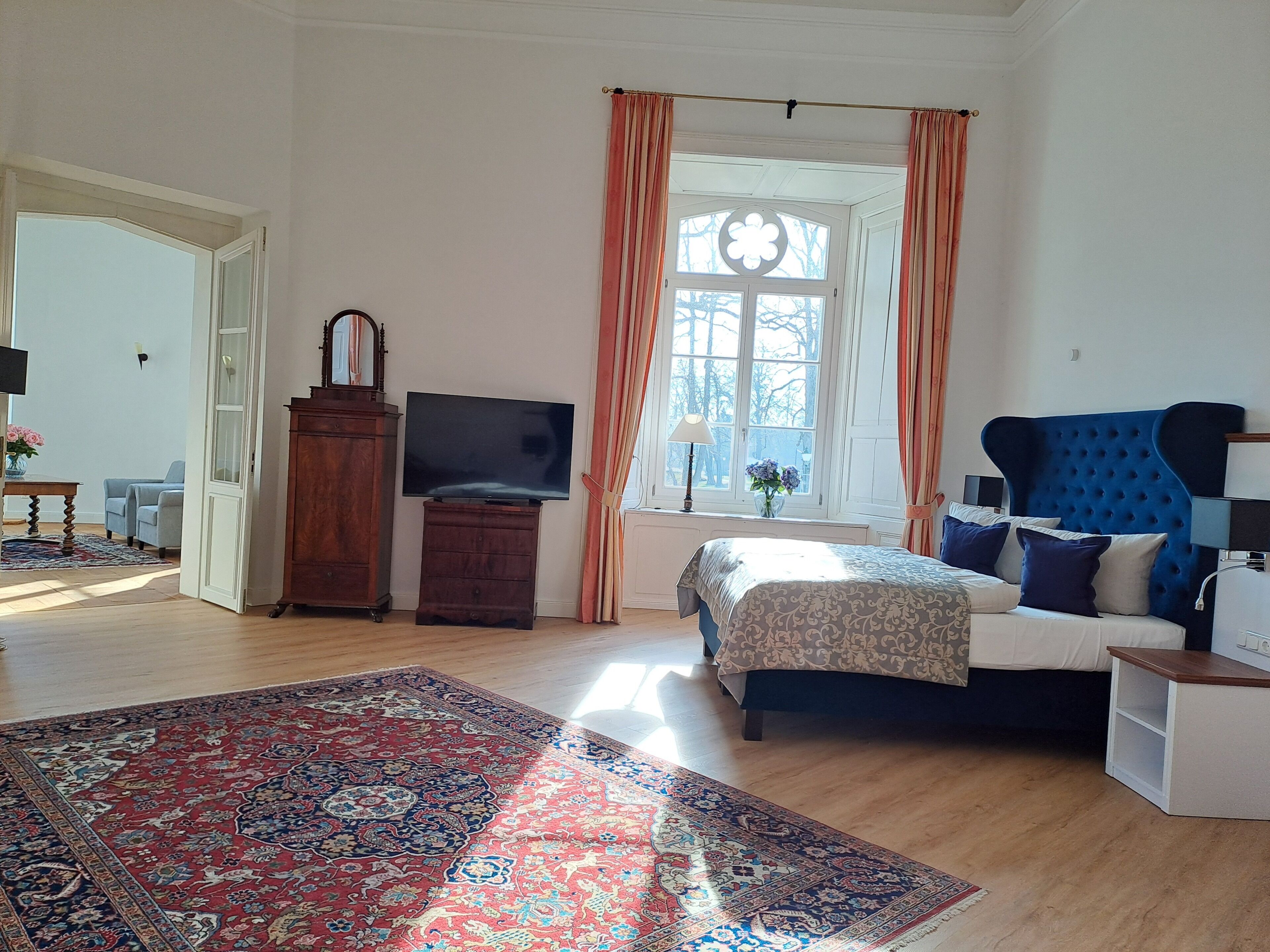 Presidential Room | WiFi (free), bed sheets