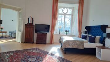 Presidential Room | WiFi (free), bed sheets