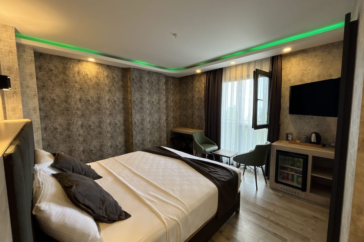 Phòng đôi Deluxe | Bộ đồ giường cao cấp, minibar, két bảo mật tại phòng