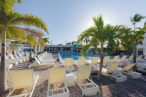 Unclassified image, 2 of 21, button