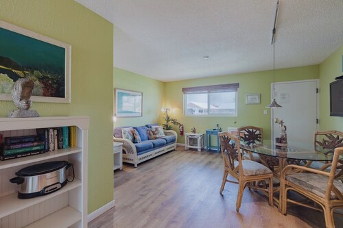 Ocean Jewel 1bed/1bath nightly condo with shared pool