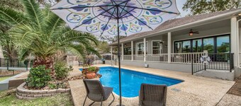 Wonderful 3/2 home on Lake dunlap! Private Pool!