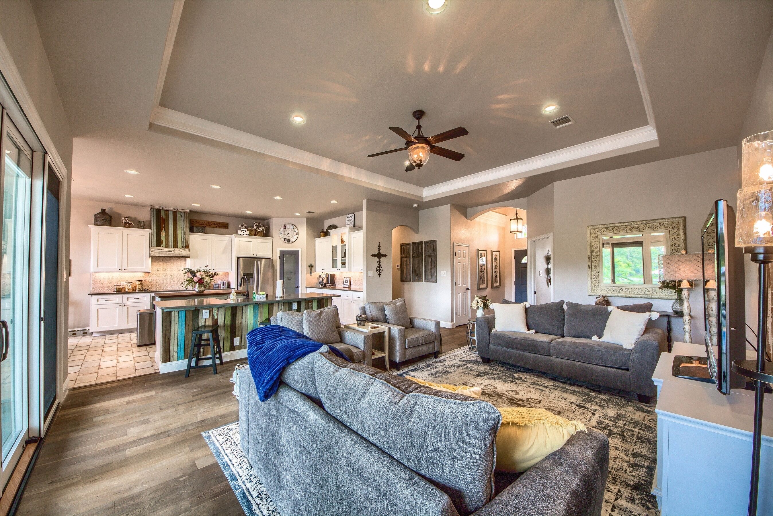 Wonderful 3/2 home on Lake dunlap! Private Pool!