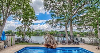 Wonderful 3/2 home on Lake dunlap! Private Pool!