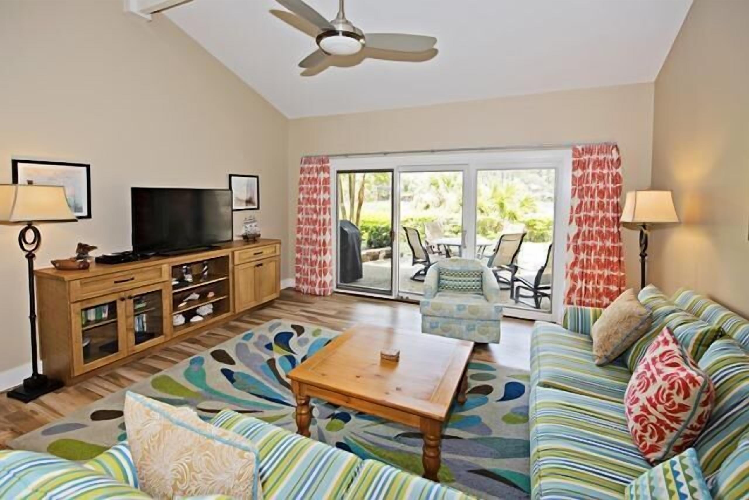 Chic 1-Bdrm Loft-style Villa w/ private patio & grill in heart of Harbour Town